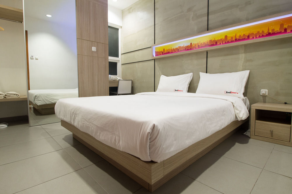Reddoorz Plus @ Setiabudi Eight Jacarta Exterior foto