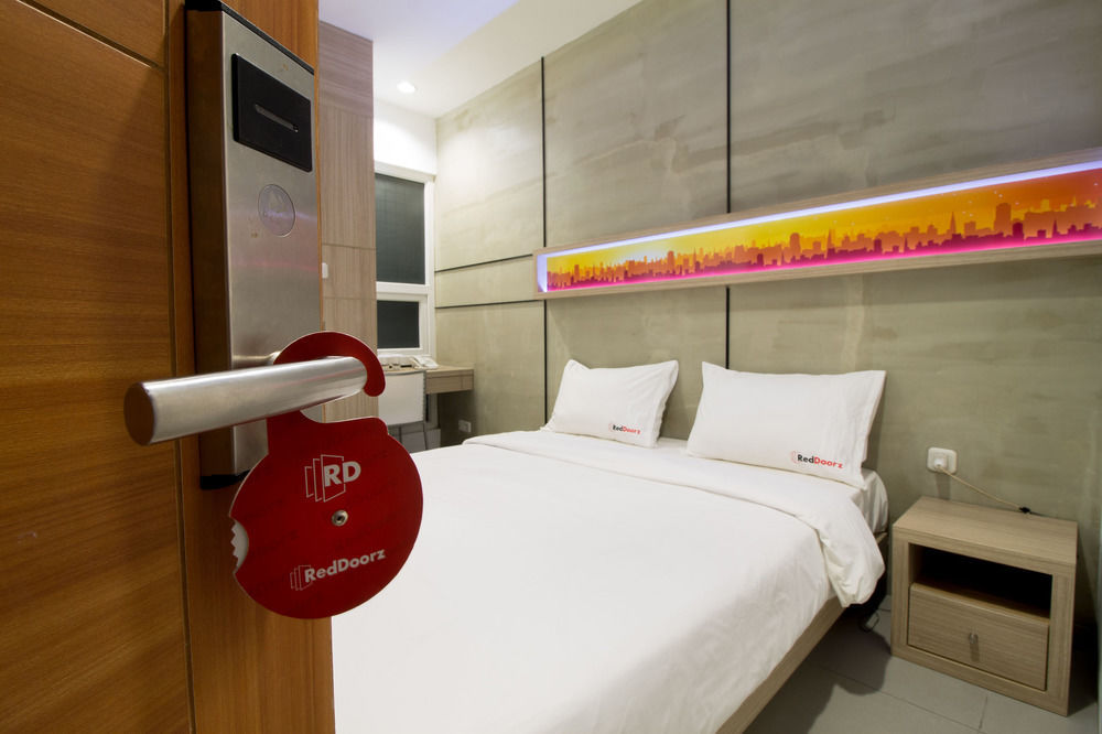 Reddoorz Plus @ Setiabudi Eight Jacarta Exterior foto