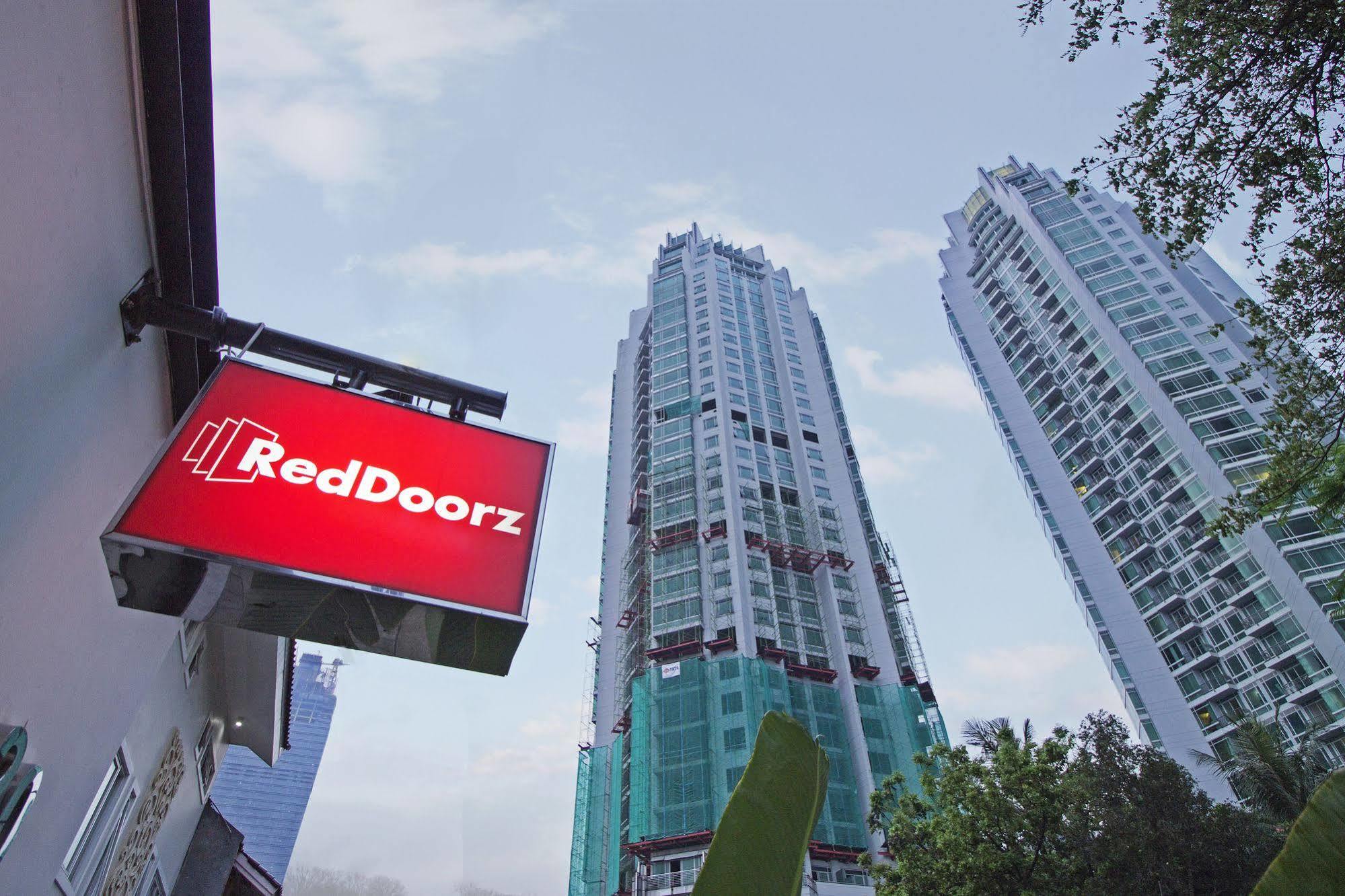 Reddoorz Plus @ Setiabudi Eight Jacarta Exterior foto