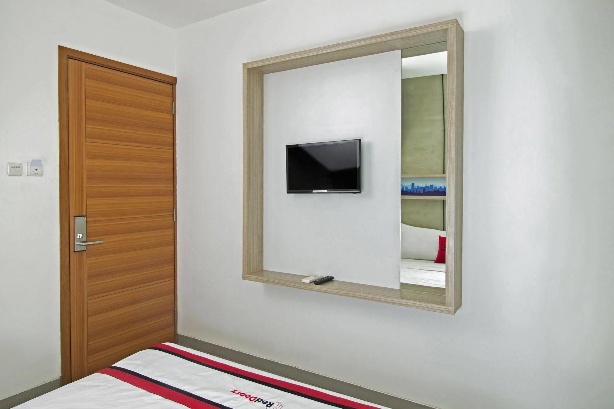 Reddoorz Plus @ Setiabudi Eight Jacarta Exterior foto