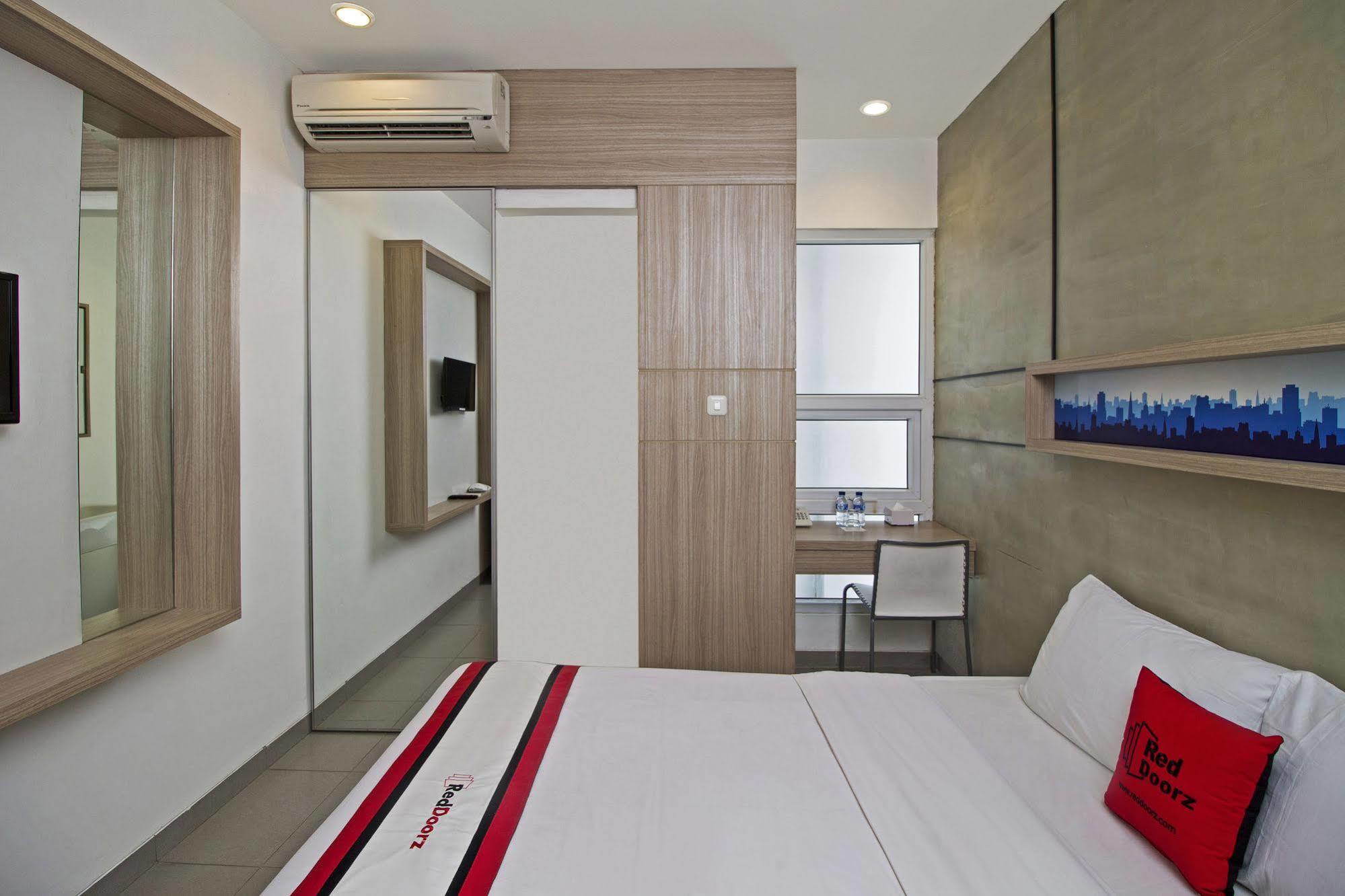 Reddoorz Plus @ Setiabudi Eight Jacarta Exterior foto