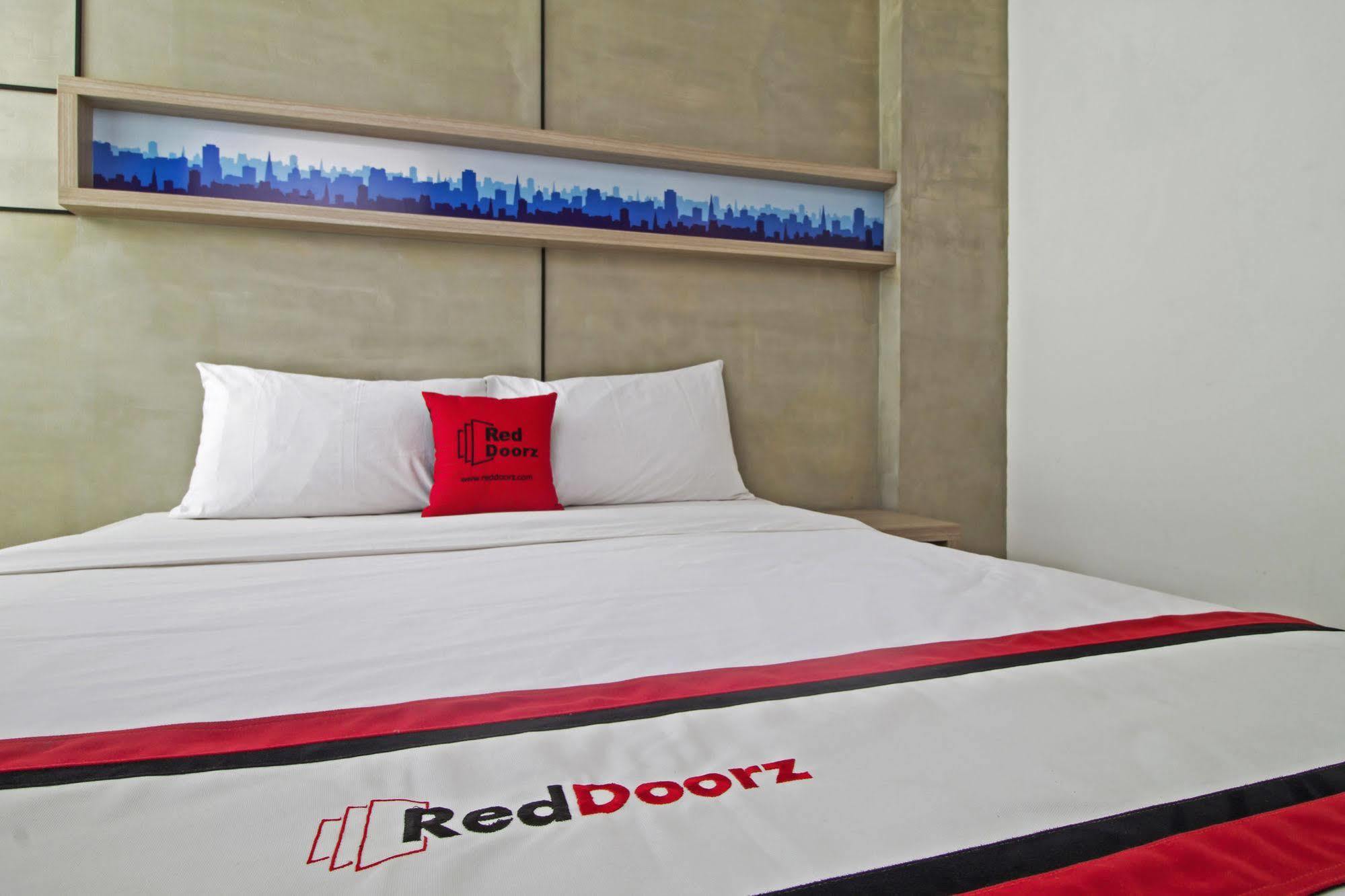 Reddoorz Plus @ Setiabudi Eight Jacarta Exterior foto